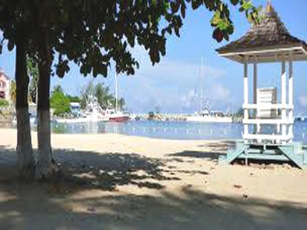 Turtle Beach Towers Apt 22 C - Ocho Rios