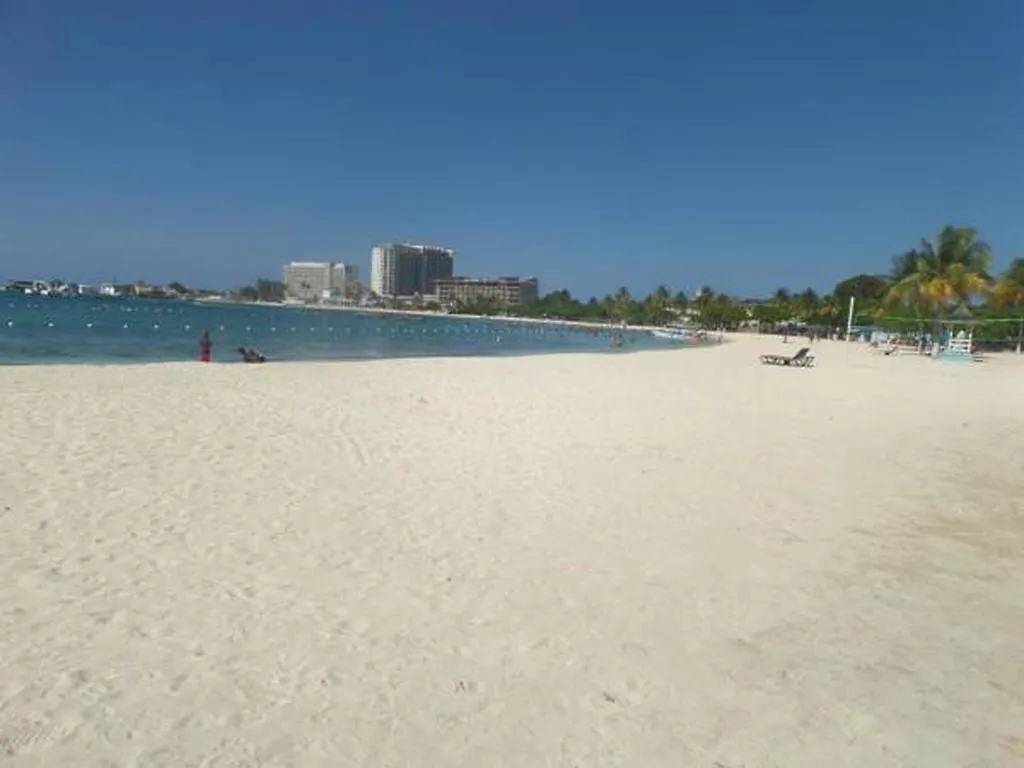 Turtle Beach Towers Apt 22 C - Ocho Rios Jamaica